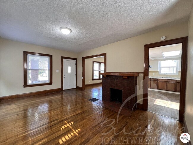 Building Photo - 3 Bed Home - West Toledo
