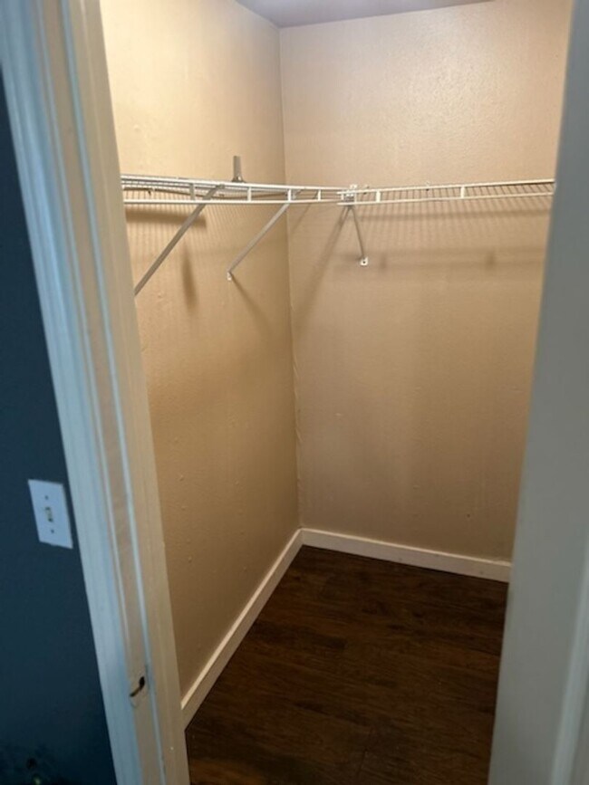 Foto del edificio - 739 E Ashby Pl