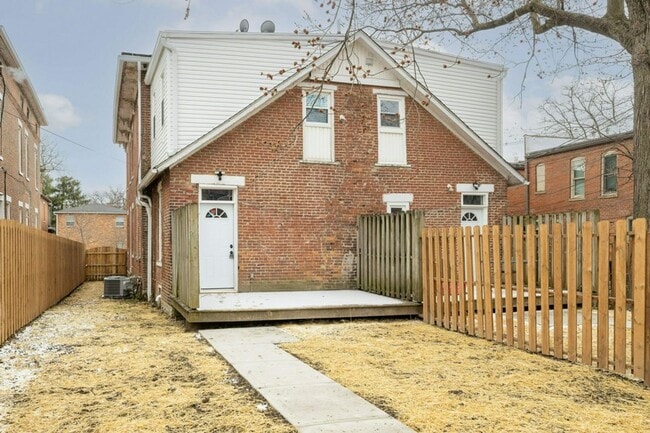 Building Photo - Clark Pl  60-64 MLR