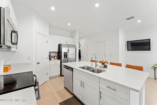 Building Photo - 13109 Annie’s Walk Dr