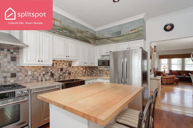 Building Photo - Private room in 3 bedroom Boston Apartment...