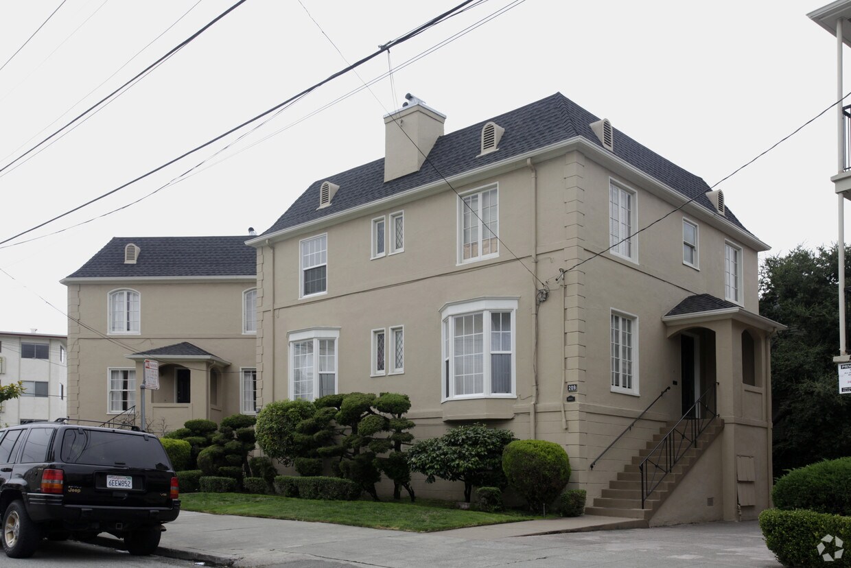 Building Photo - 151-155 Athol Ave