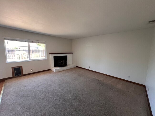 Foto del edificio - 3 Bedroom home for Rent