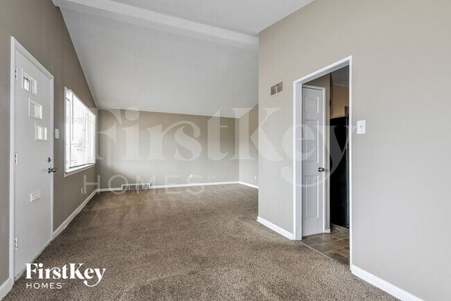 Building Photo - 915 Barat Ln