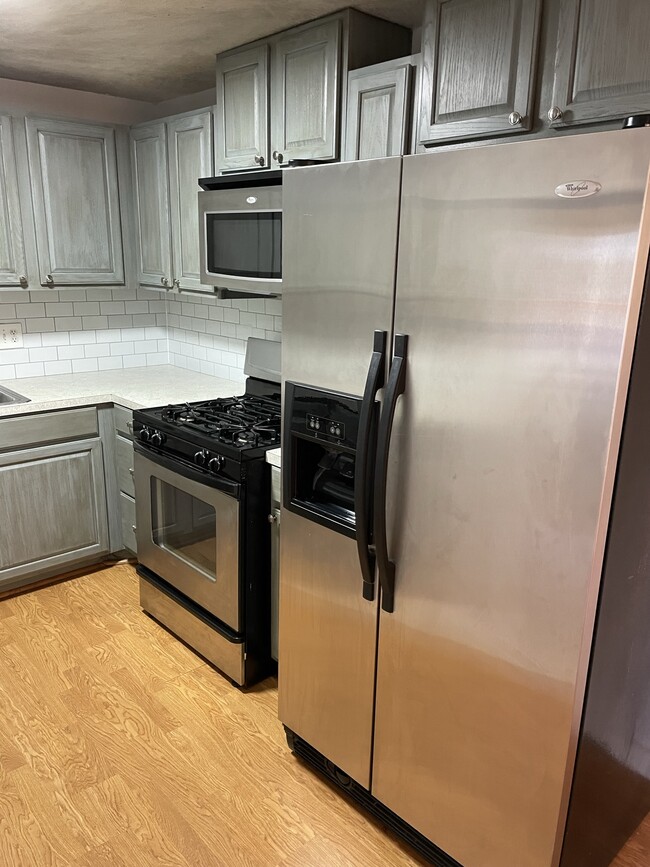 Building Photo - 8 Lancelot Court