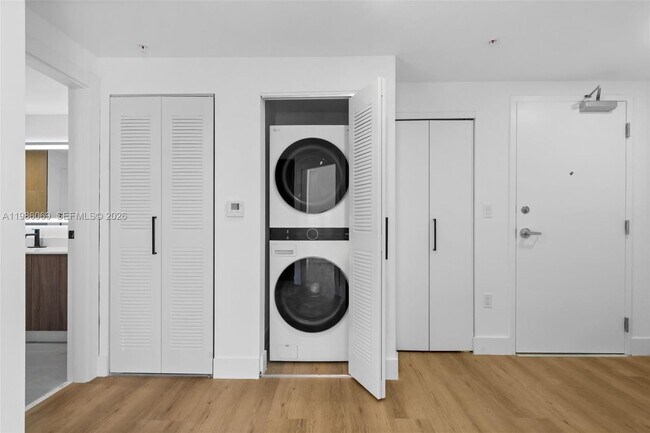 Building Photo - 2479 NE 192 St