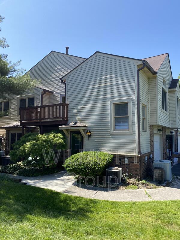 Primary Photo - 9522 Maple Way