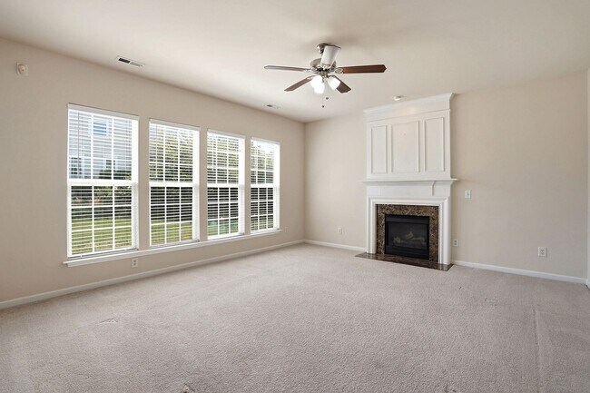 Foto del edificio - WAKEFIELD HOME WITH 4 BEDROOMS- GREAT HOME!