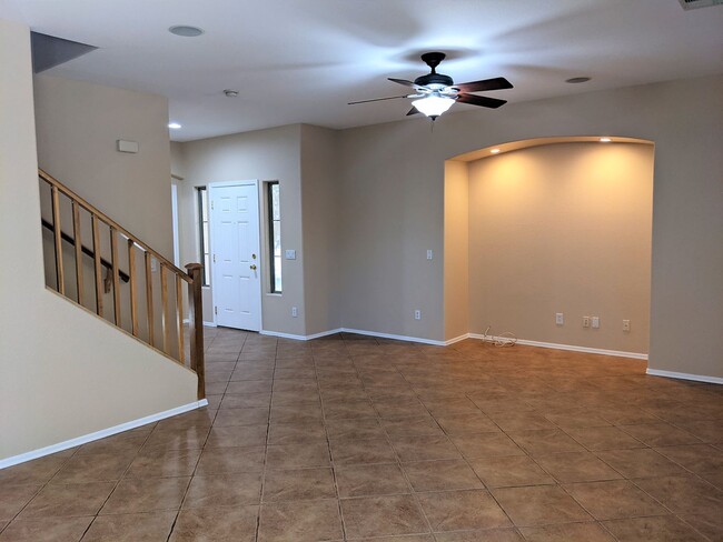 Building Photo - 3 Bedroom Twin Home in Lantana Village Nea...