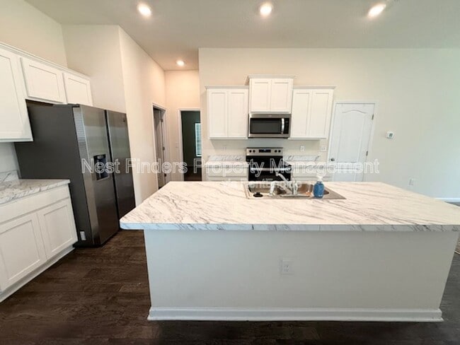 Building Photo - 8118 Meadow Walk Ln