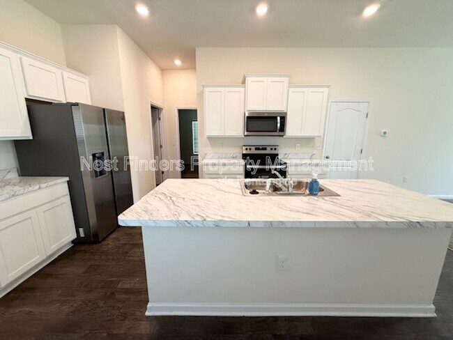 Foto del edificio - 8118 Meadow Walk Ln