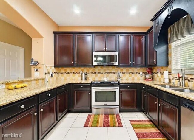 Building Photo - 4 br, 3 bath House - 274 Hunt Street UNIT