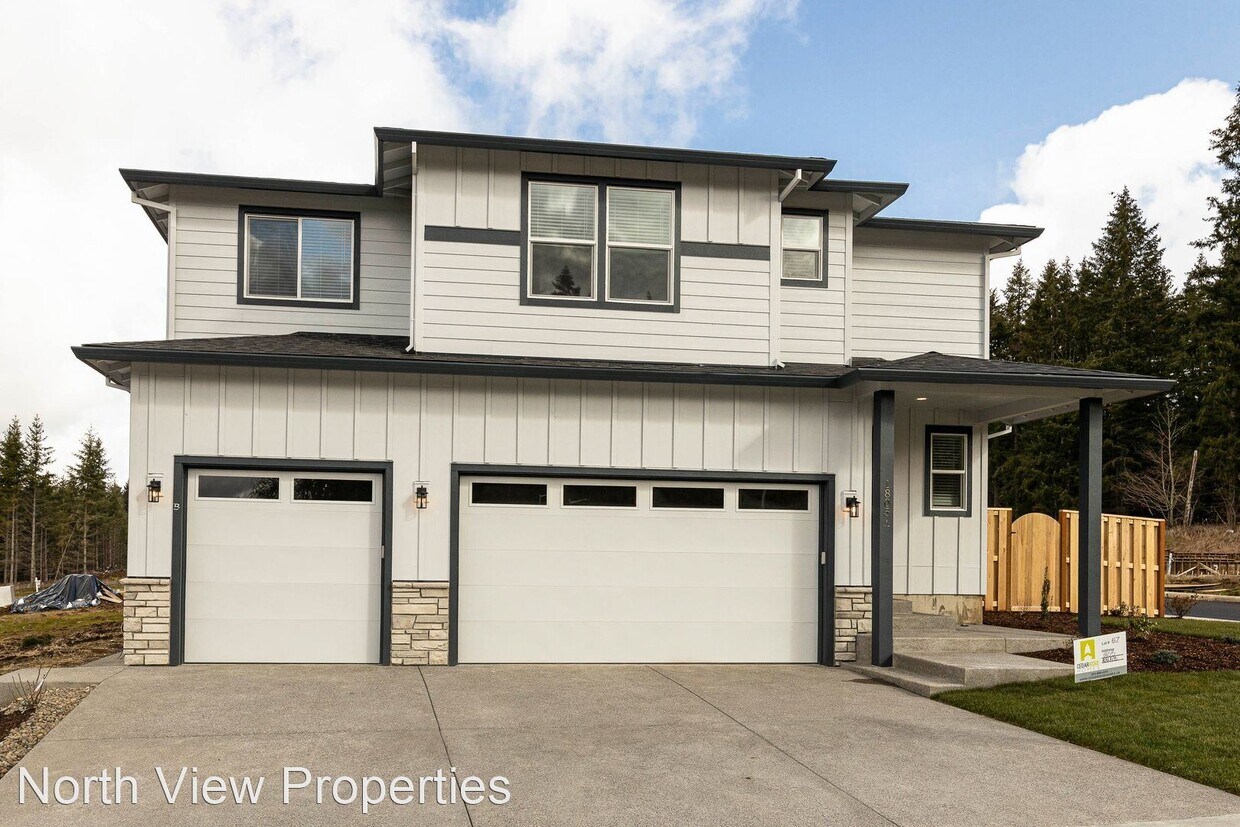 Primary Photo - 4 br, 2.5 bath House - 1805 NE Robert Rd #A