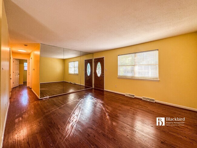 Foto del edificio - 3718 Dianna Rd