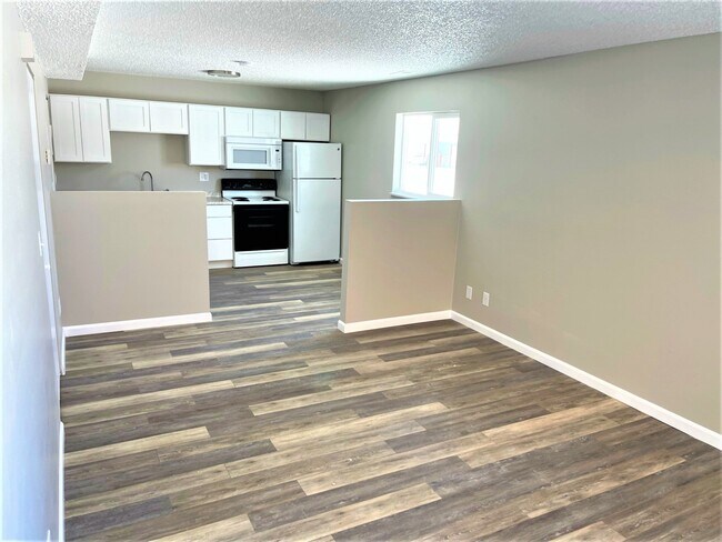 Building Photo - 6655 Provincial Dr