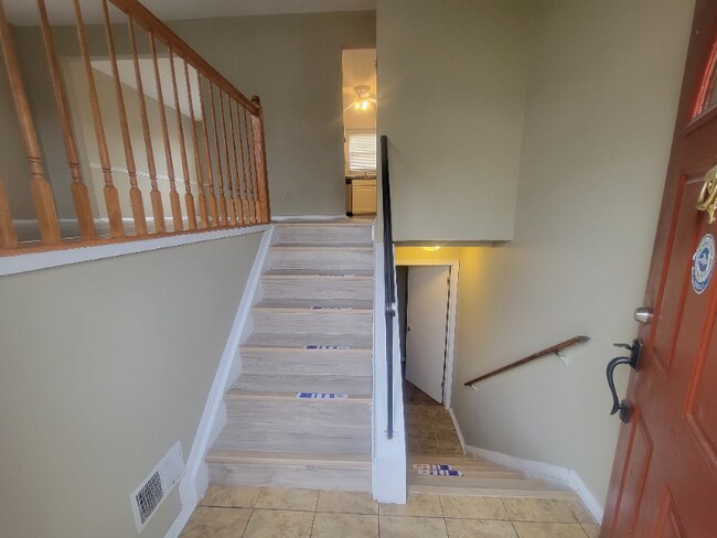 Building Photo - 3313 Barcroft Dr