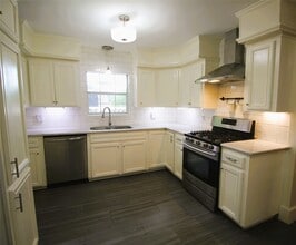 Building Photo - 6729 Sylvan Rd
