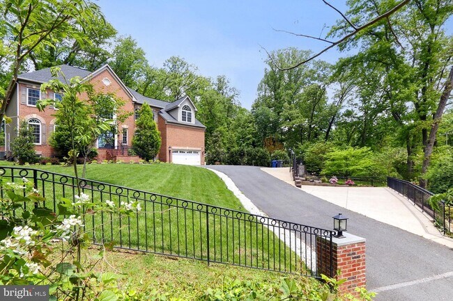 Foto del edificio - 6526 Dearborn Dr