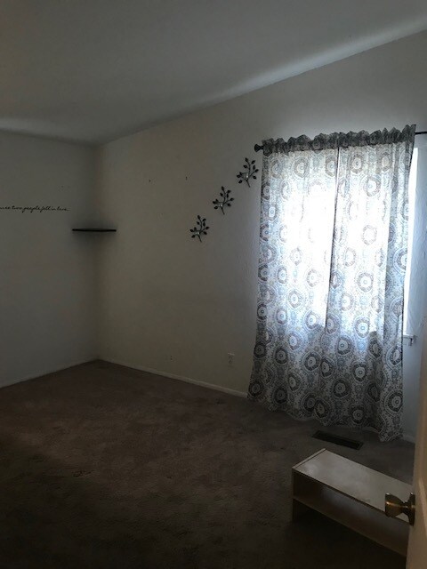Building Photo - 205 Bragg Dr