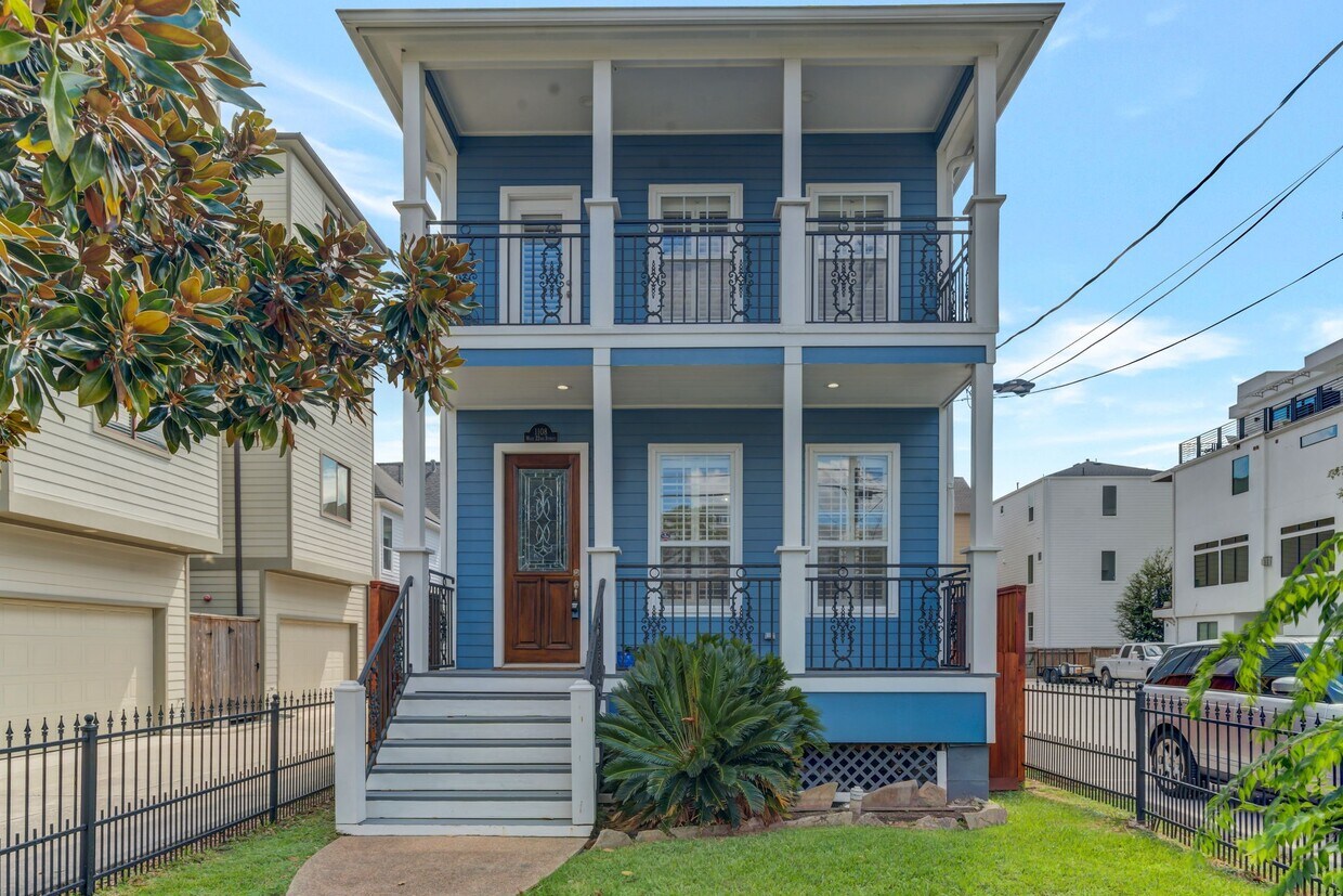 Foto principal - 1108 W 22nd St