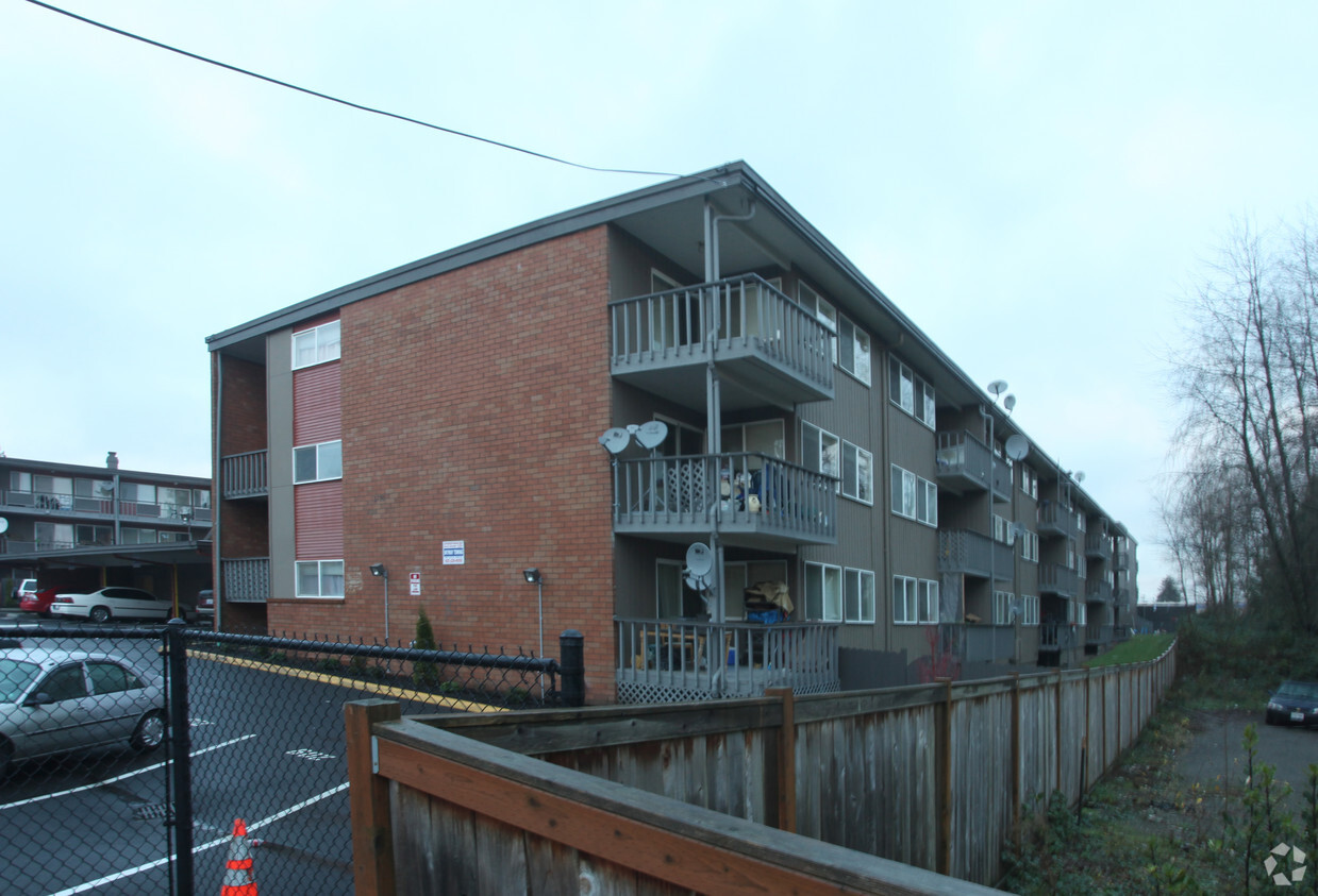 Building Photo - Edgewood Apartments