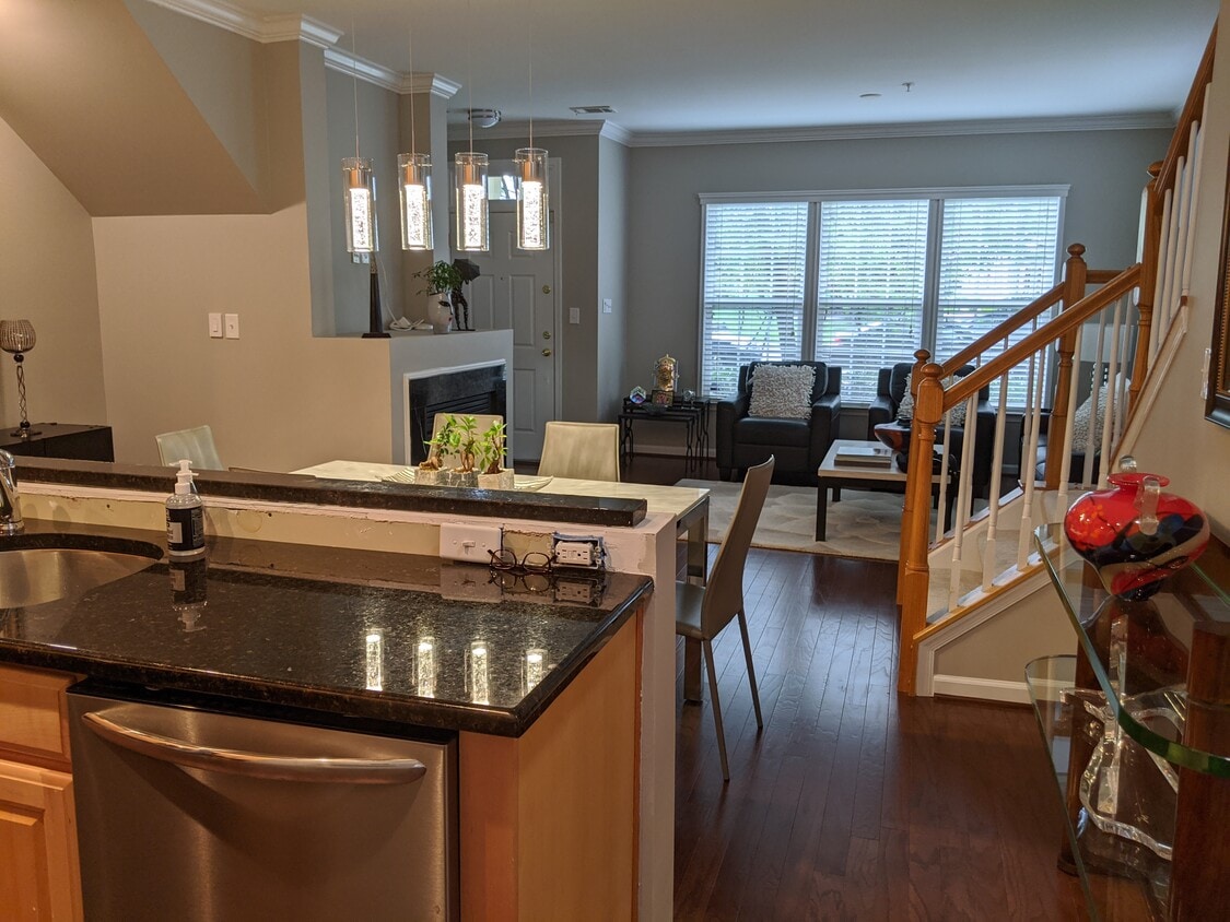 316 Cross Green St Unit 316A, Gaithersburg, MD 20878 Condo for Rent