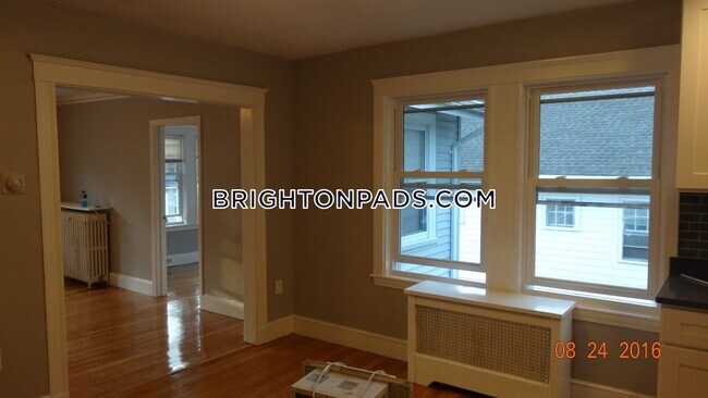 Building Photo - 25 Gerald Rd