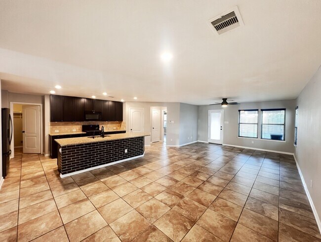 Foto del edificio - 6718 Madison Heights Ct