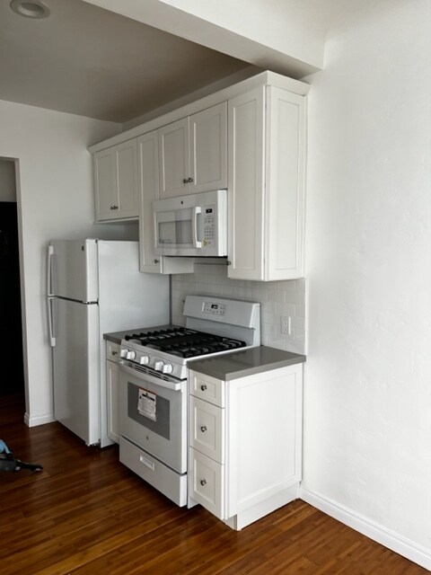 Building Photo - 124 S Elm Dr