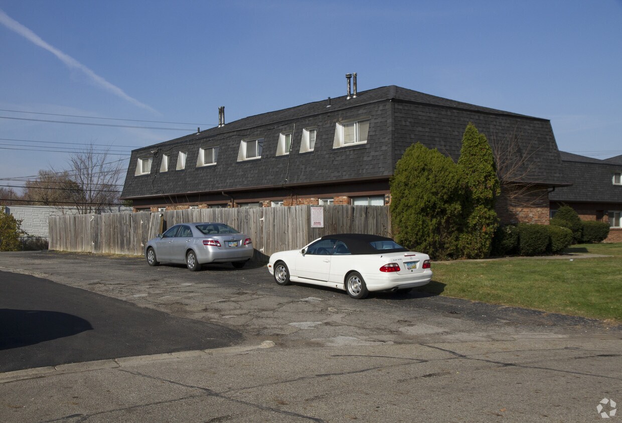 Los apartamentos de 5586-5630 Ironwood, Ct - 5586-5630 Ironwood Ct
