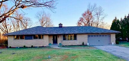 Building Photo - 11 Woodridge Dr