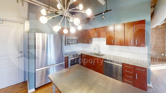 Building Photo - 114 W Adams St