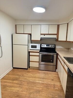 Foto del edificio - 1321 Worcester Rd