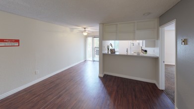 Chateau Spring Hill Apartments photo'