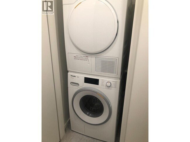 Building Photo - 889 Pacific St