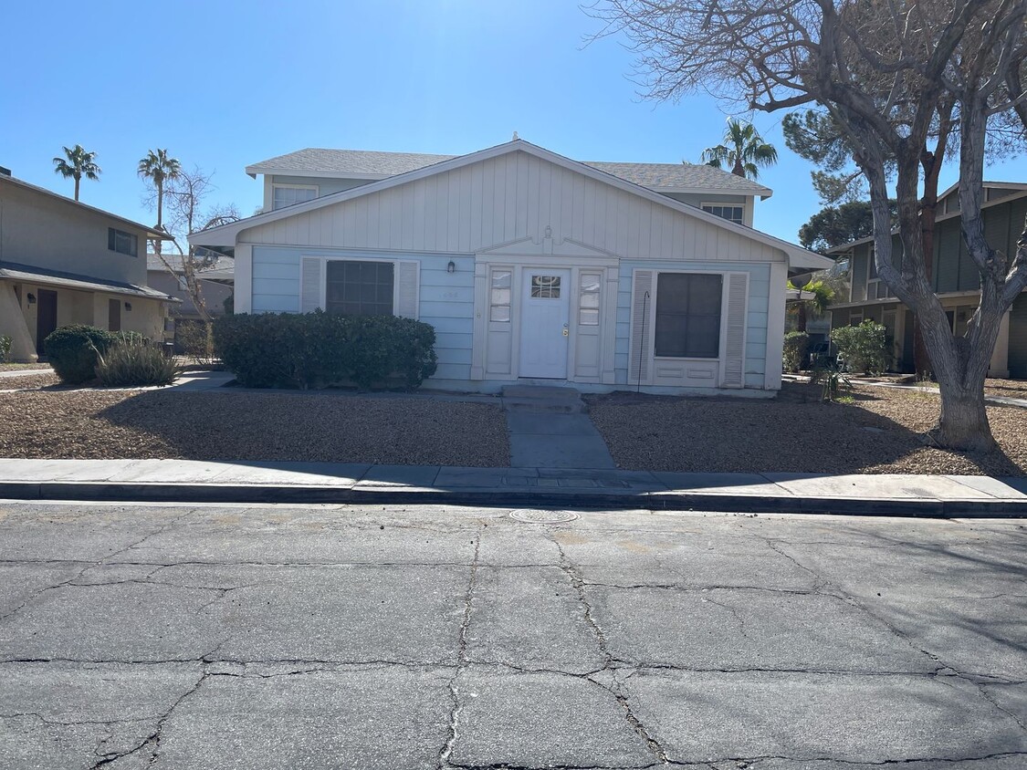 Primary Photo - 2 Bedroom Condo located by UNLV