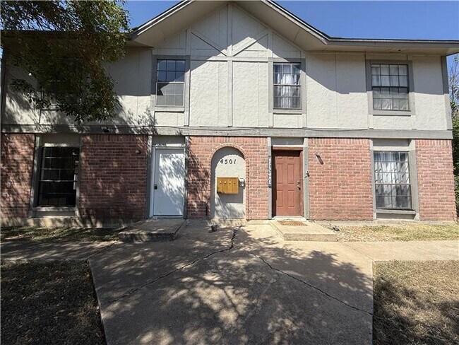 Building Photo - 4501 Hunt Cir