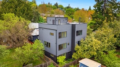 Building Photo - 312 27th Ave E