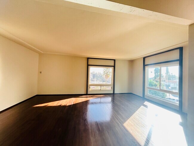 Foto del edificio - 2057 Glencoe Way