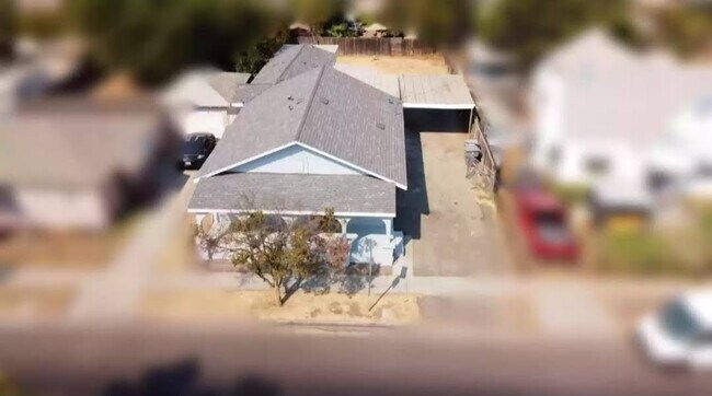 Aerial view - 1347 E Shields Ave