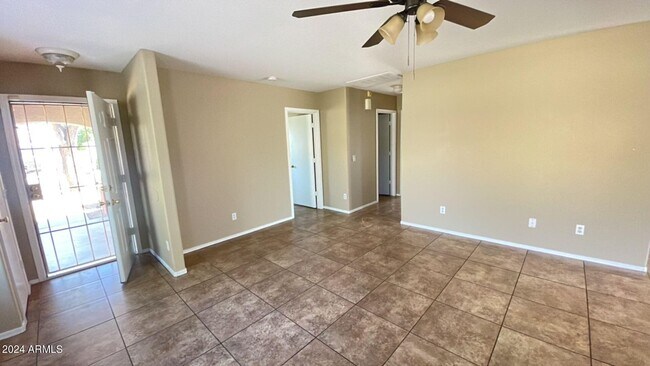 Foto del edificio - 7381 W Palo Verde Dr