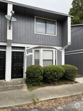 Building Photo - 2560 SW 31st Pl
