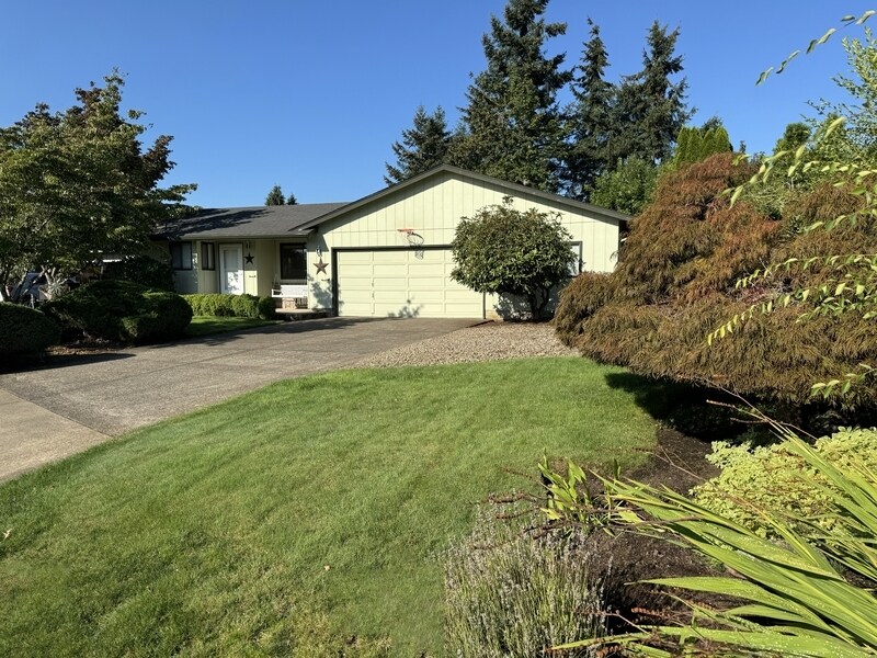Primary Photo - 2660 32nd St