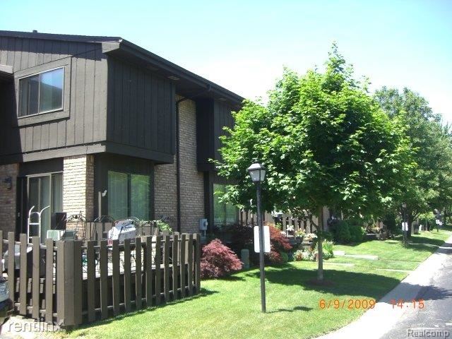 Primary Photo - 37319 Golfview Dr