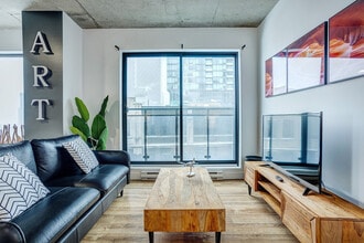 Building Photo - 2100 Rue de Bleury