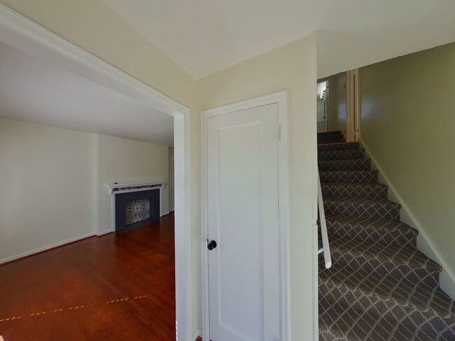 Building Photo - 403 N Harding Ave