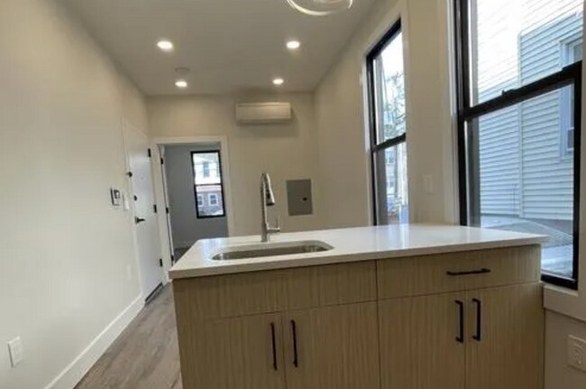 Foto del edificio - 130 Bayview Ave