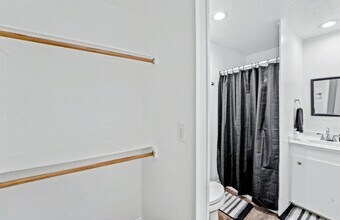 Building Photo - 12918 Peggys Ln