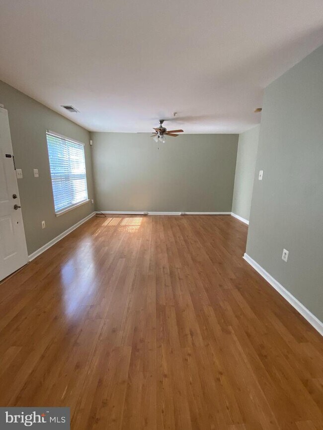 Building Photo - 123 Heathfield Dr