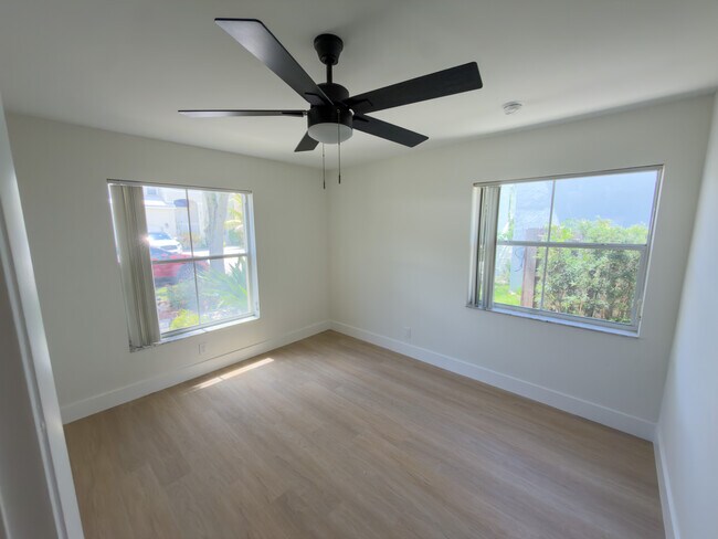 Building Photo - 6561 Fern St